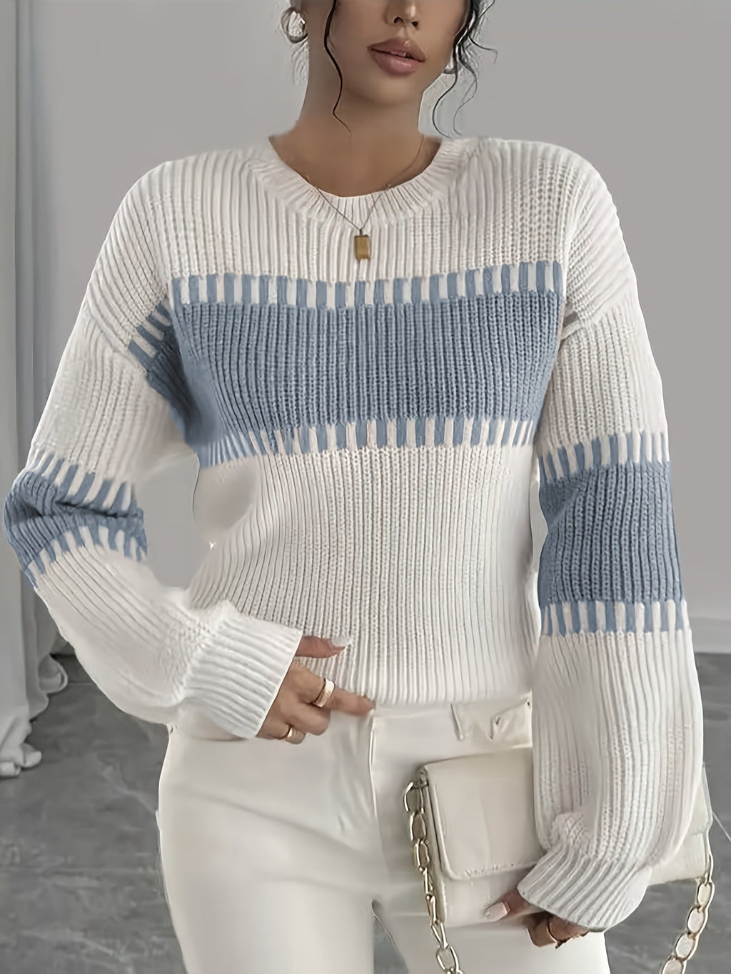 Stribet damesweater i colorblock – Moderne og blød