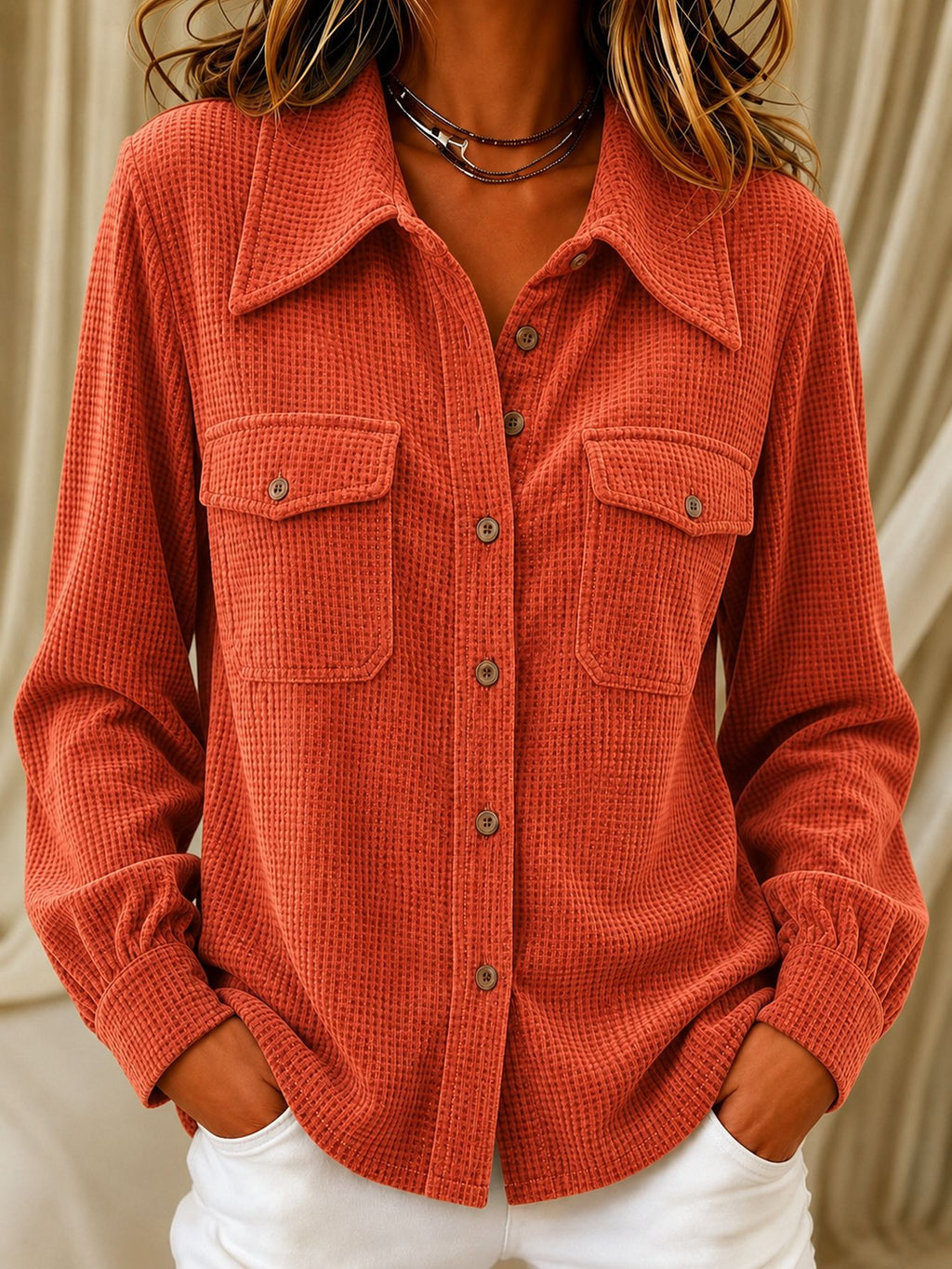 Damebluse i polyester - Let og farverig