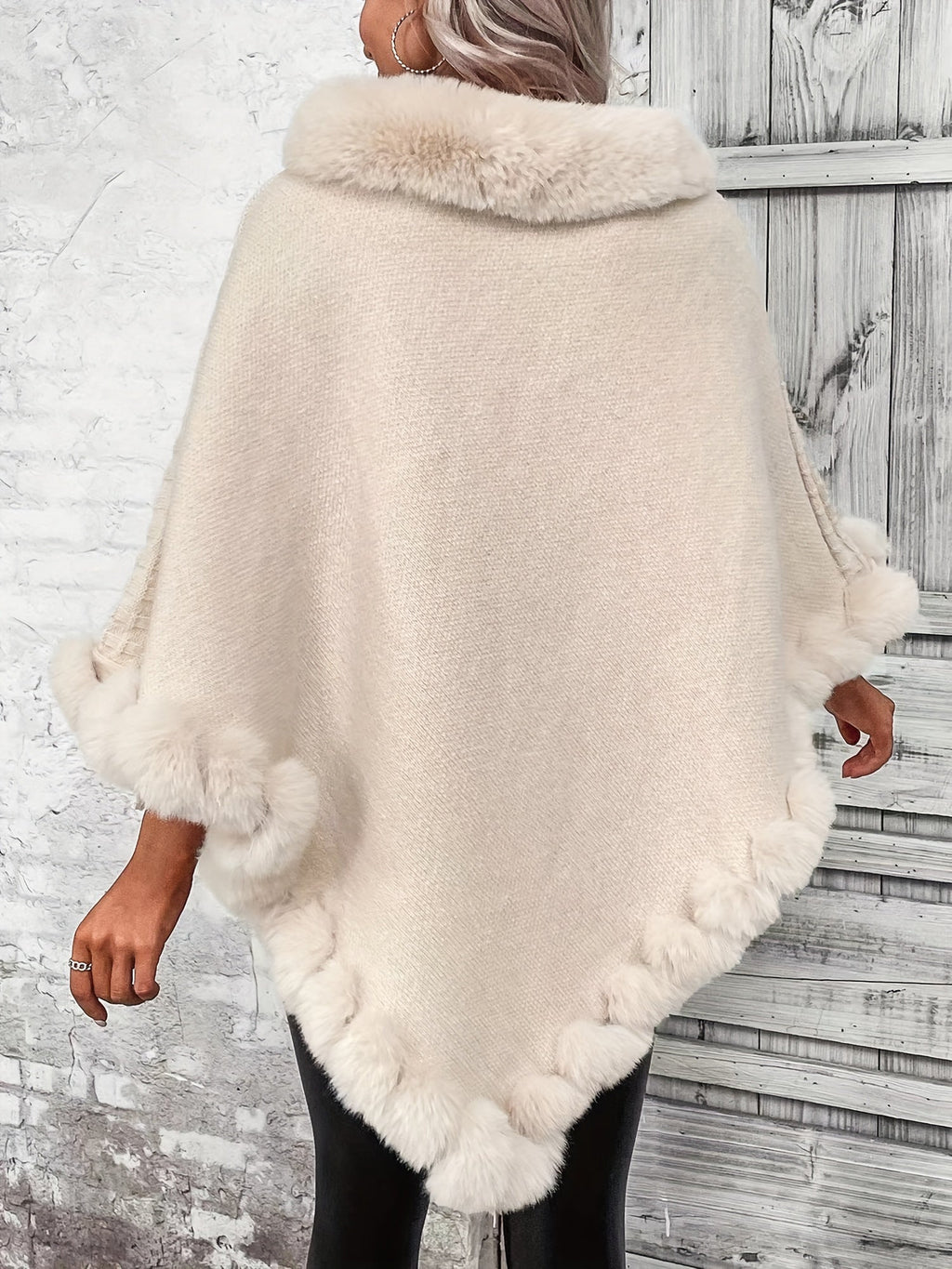 Elegante poncho lavorato a maglia da donna con bordo in pelliccia – Morbido mantello invernale in acrilico