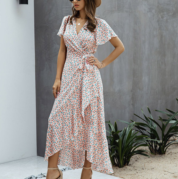 Elegante abito floreale avvolgente da donna – Stile estivo con volant