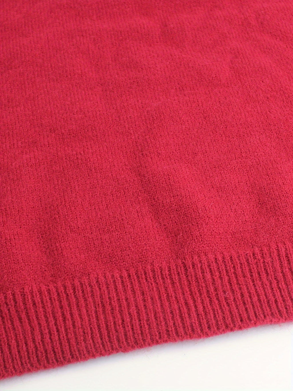 Women's ribbed sweater with striped cuffs - Modern and comfortable