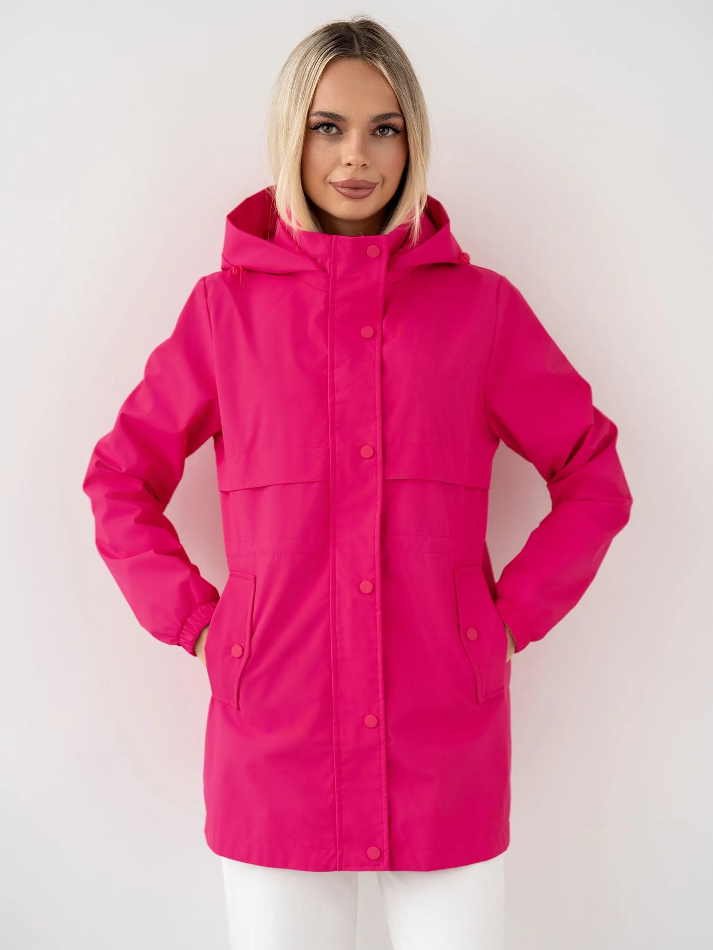 Chaqueta deportiva de mujer con capucha: informal, cómoda y versátil