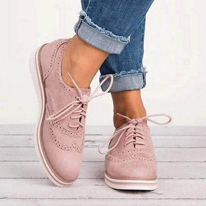 Sneakers da donna con lacci e decorazioni brogue- calzature eleganti e comode