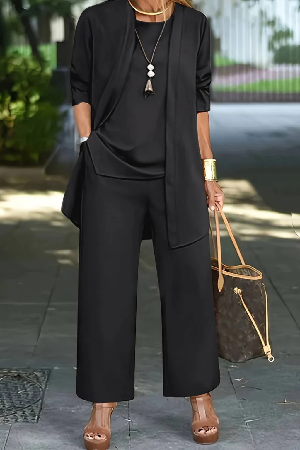 Completo elegante da donna a tre pezzi – Stile sofisticato e chic per occasioni formali e di lavoro