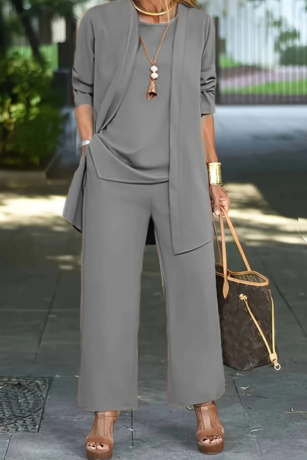Completo elegante da donna a tre pezzi – Stile sofisticato e chic per occasioni formali e di lavoro