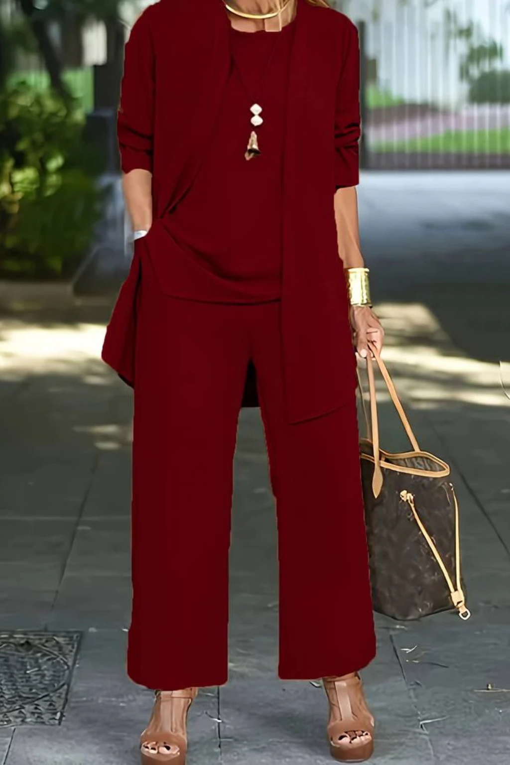 Completo elegante da donna a tre pezzi – Stile sofisticato e chic per occasioni formali e di lavoro