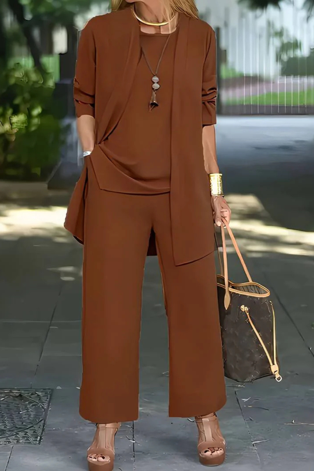Completo elegante da donna a tre pezzi – Stile sofisticato e chic per occasioni formali e di lavoro