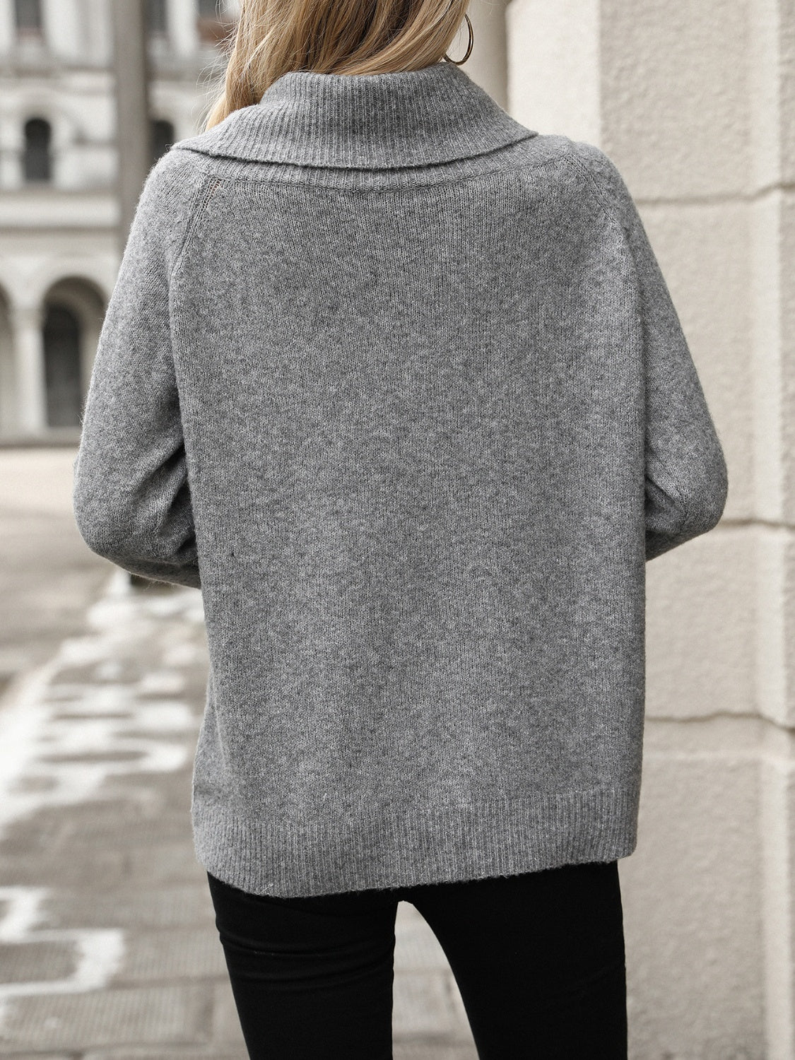 Maglieria elegante e trasformabile per donna - dolcevita o maglione con spalle scoperte