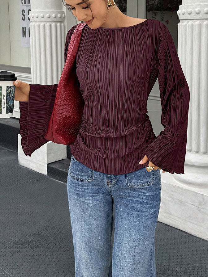Women's pleated shirt with a defined waist - Casual and elegant