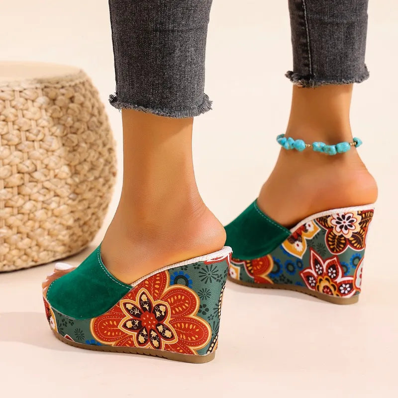 Sandali con zeppa in velluto da donna – Uno stile estivo elegante e comodo per le feste