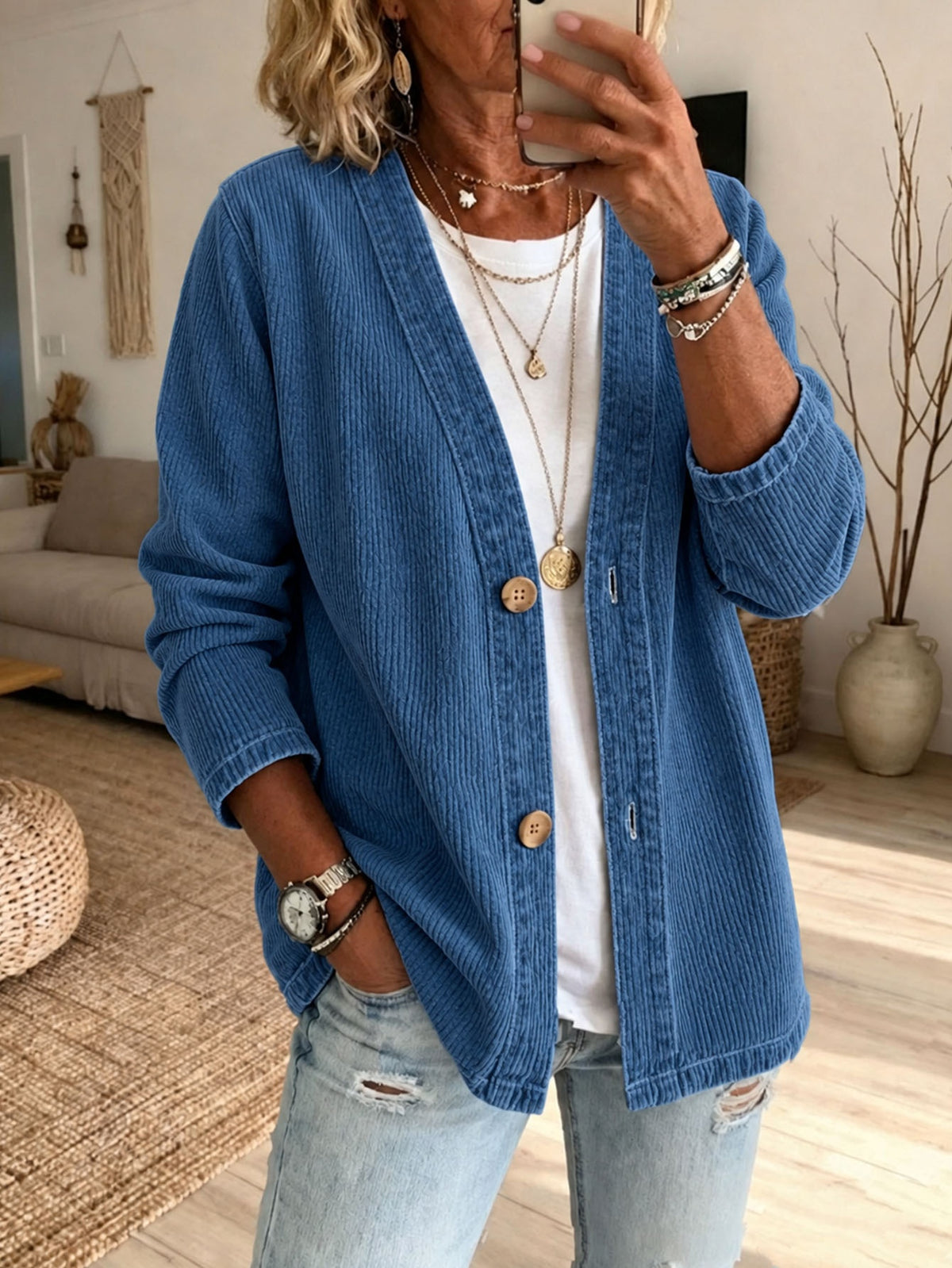 Flowy women's blouse - Elegant and versatile