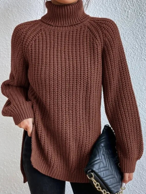 Maglione dolcevita da donna con maniche raglan e orlo spaccato