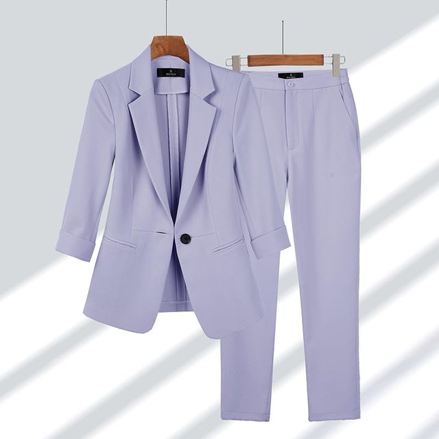Completo da donna con blazer e pantaloni professionali