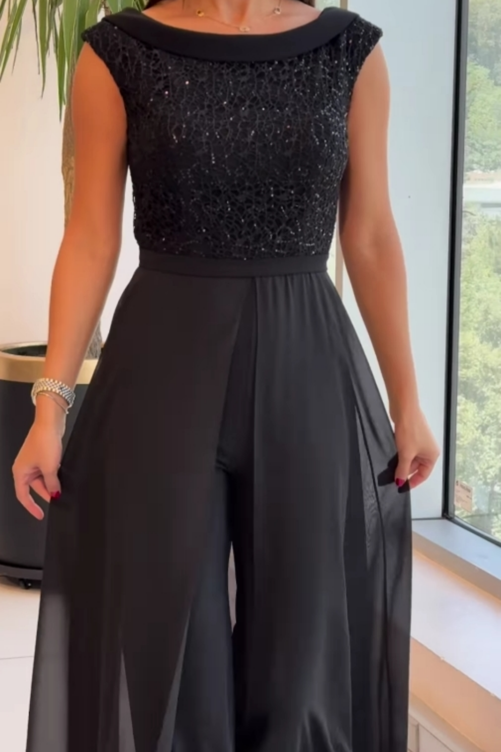 Tuta in tulle testurizzato – Elegante tuta con gambe larghe in rete trasparente