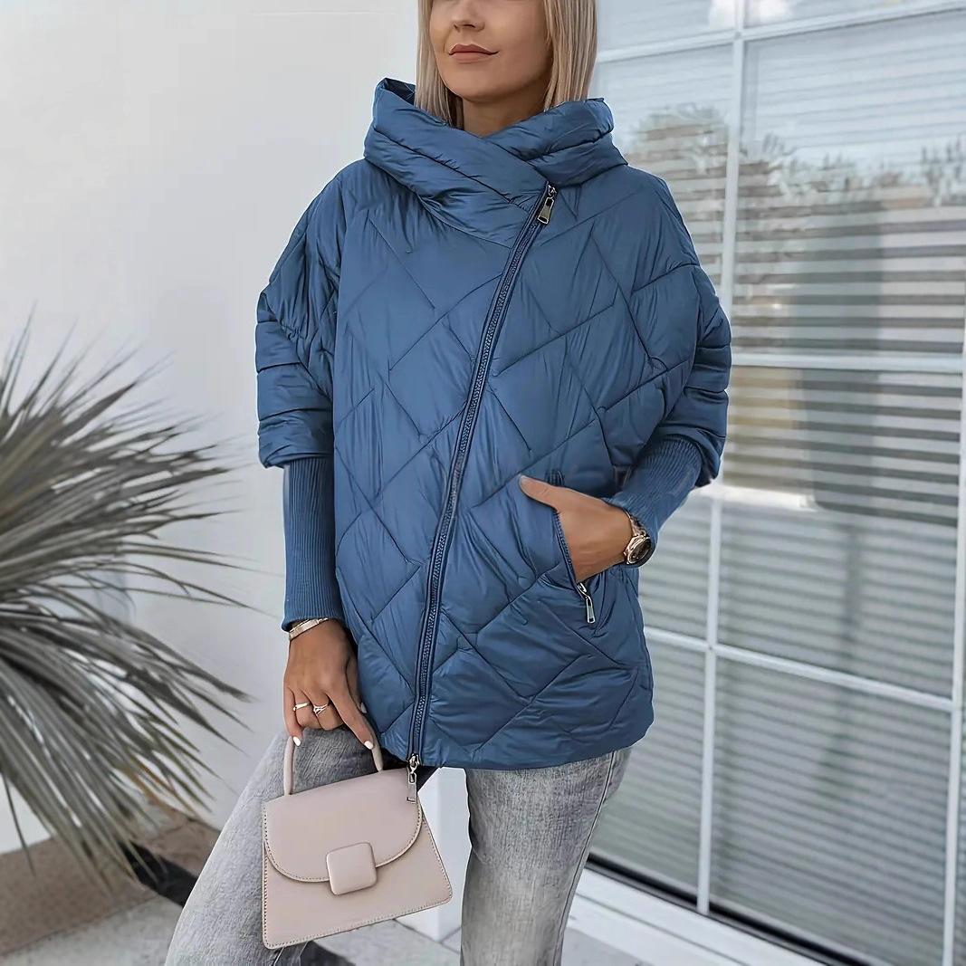 Giacca Puffer Donna con Cappuccio e Zip – Elegante Stile Patchwork Invernale