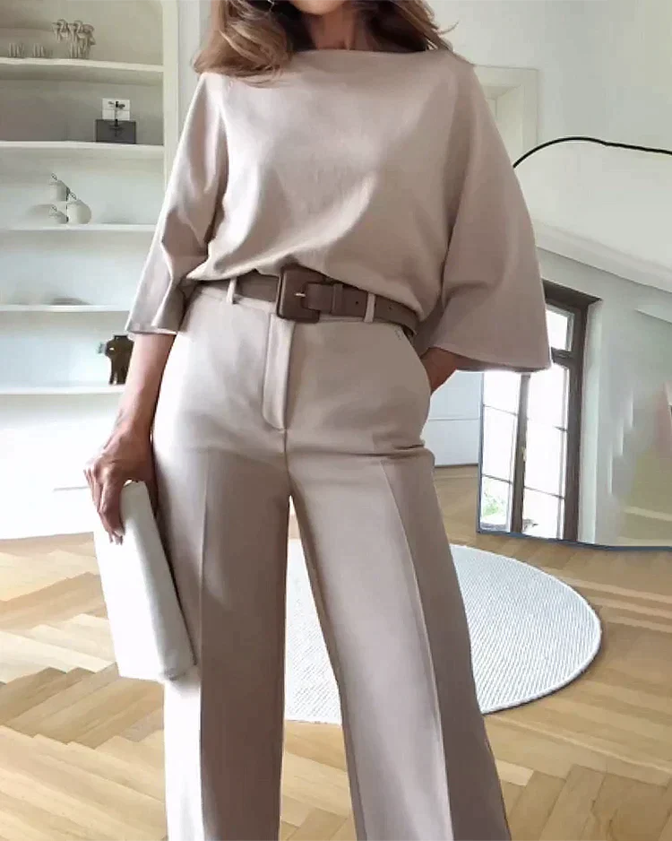 Elegante completo da donna in due pezzi - top con maniche a pipistrello e pantaloni a gamba larga