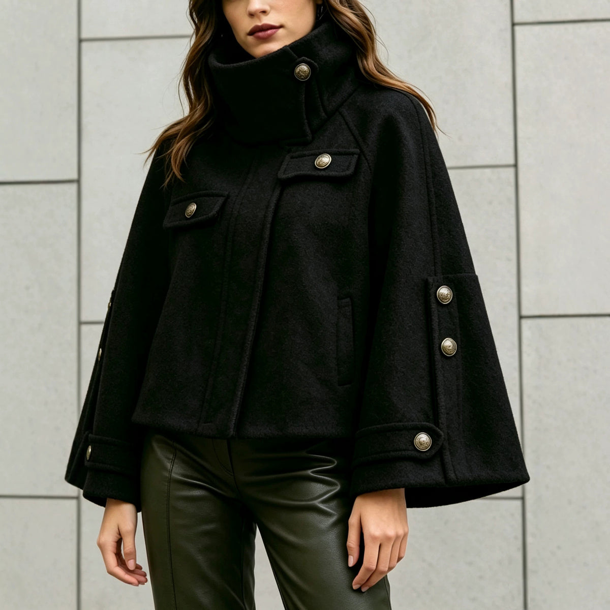 Cappotto corto donna ampio a collo alto - Elegante e caldo