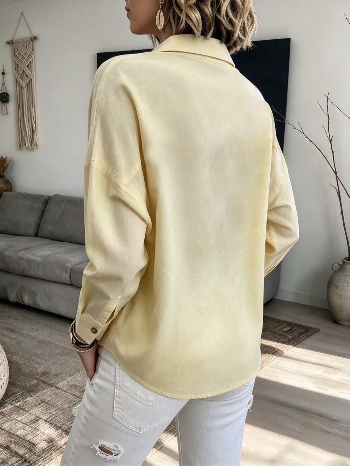 Women's shirt with buttons and pockets - Casual and practical