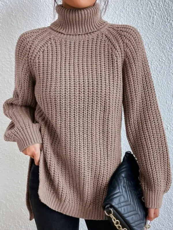 Maglione dolcevita da donna con maniche raglan e orlo spaccato