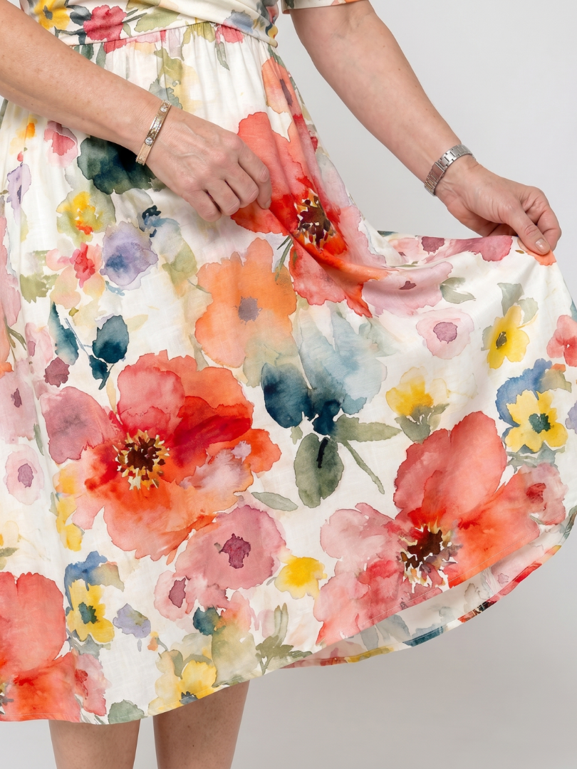Abito midi floreale da donna con scollo a V e maniche corte - Leggero e femminile