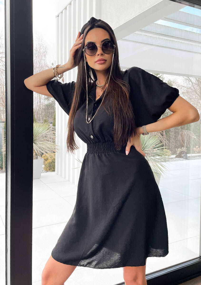 Abito donna con colletto sartoriale e vita definita
