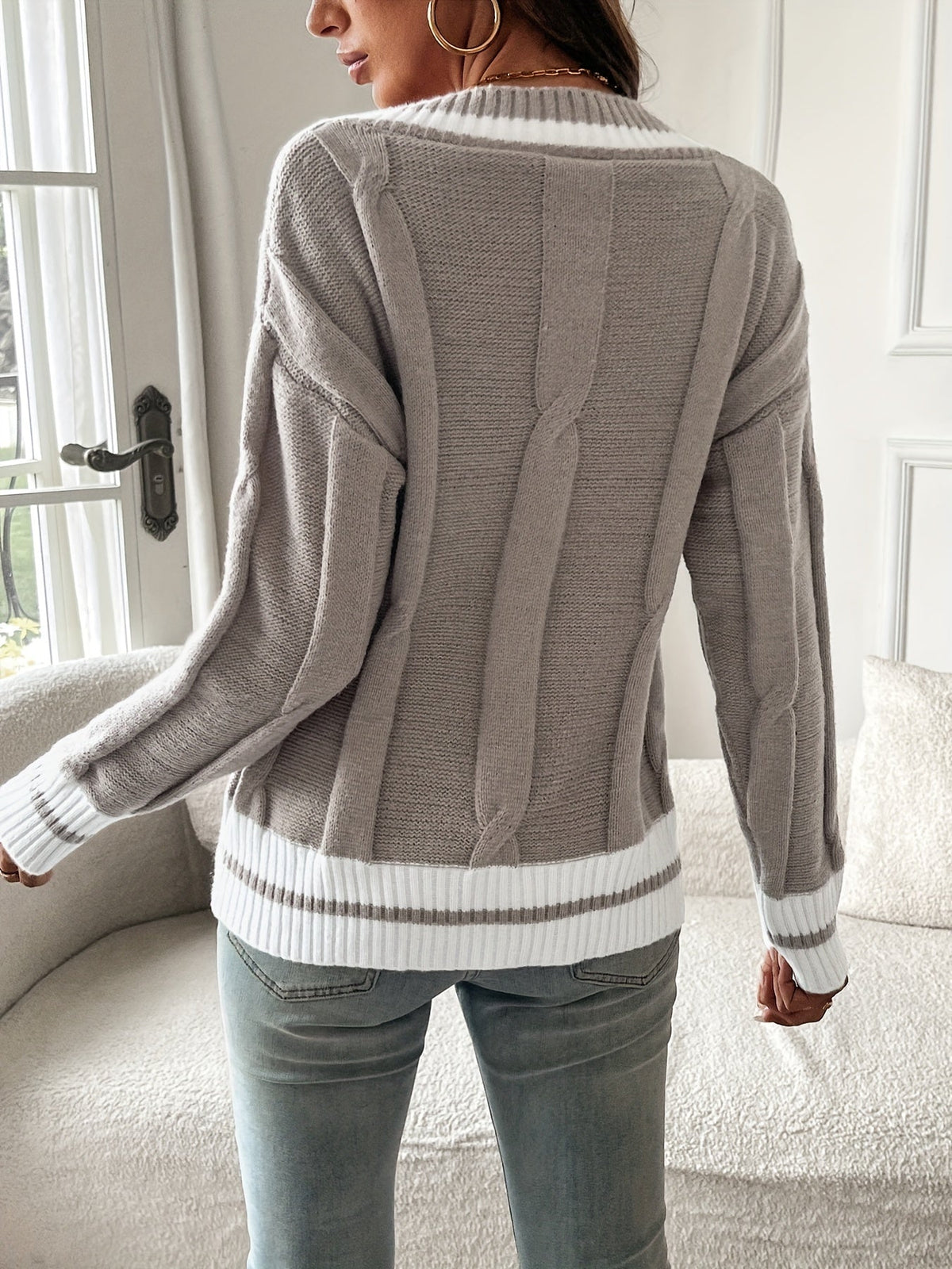 Women's elegant V-neck sweater - Soft and versatile