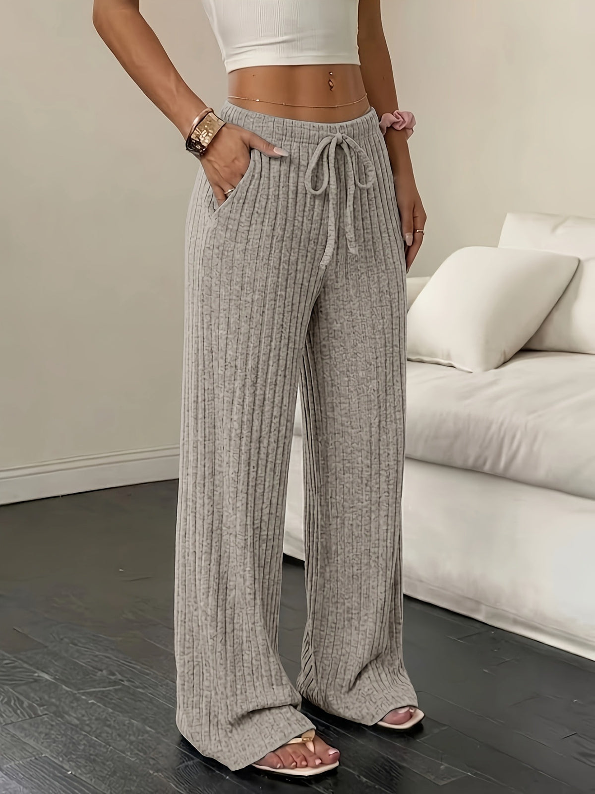 Pantalon femme en maille côtelée à jambes larges – Confortable et moderne