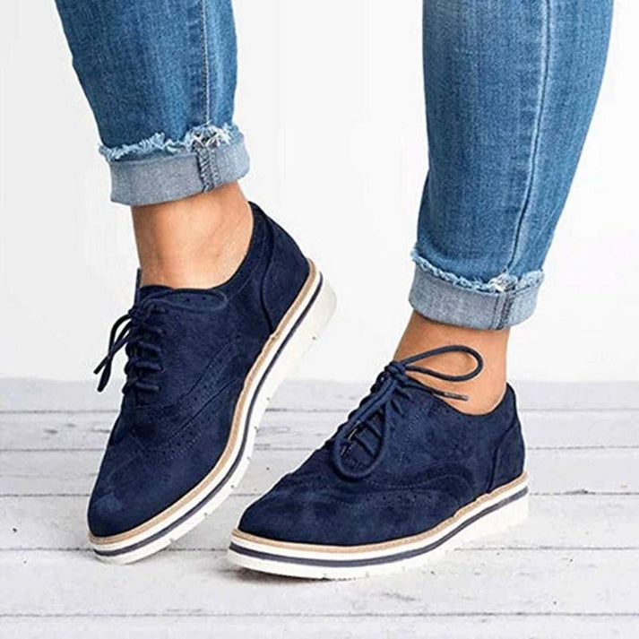 Sneakers da donna con lacci e decorazioni brogue- calzature eleganti e comode