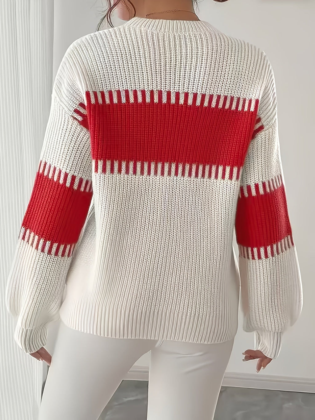 Stribet damesweater i colorblock – Moderne og blød