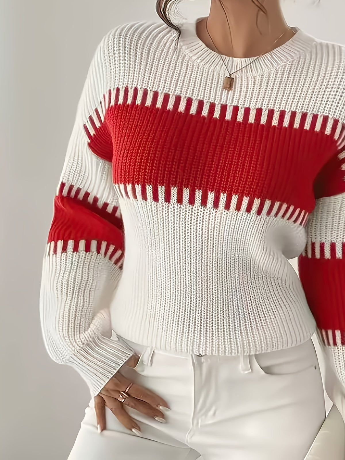 Stribet damesweater i colorblock – Moderne og blød