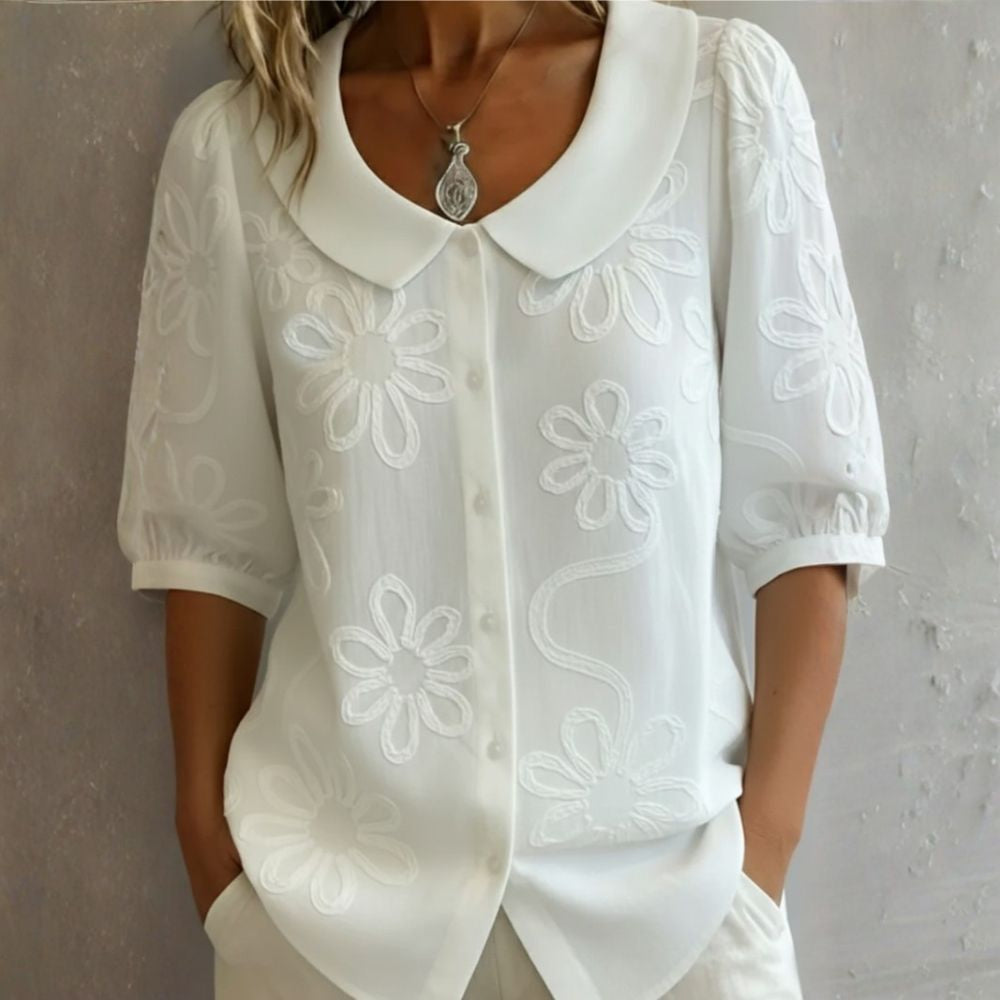 Camicetta elegante da donna con colletto arrotondato e dettagli floreali - Delicata e raffinata