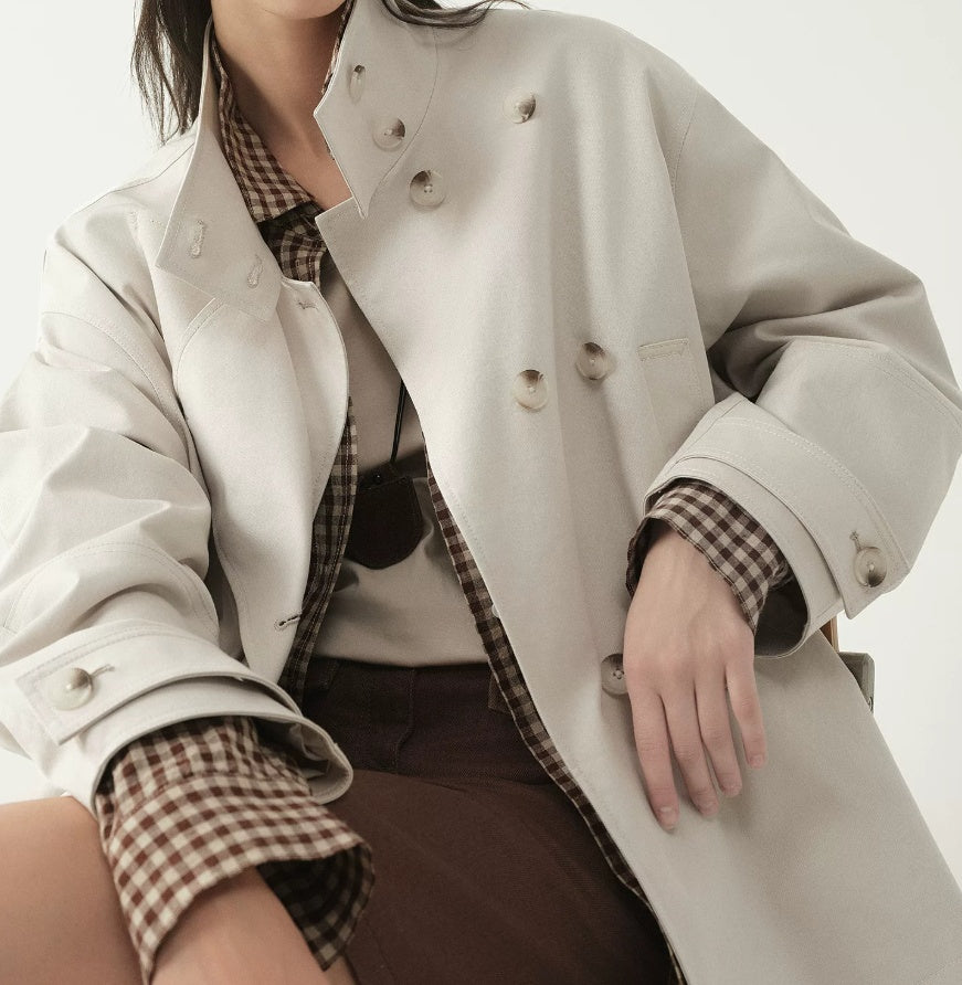 Giacca Donna Doppiopetto con Collo Alto – Stile Sartoriale Elegante Petite