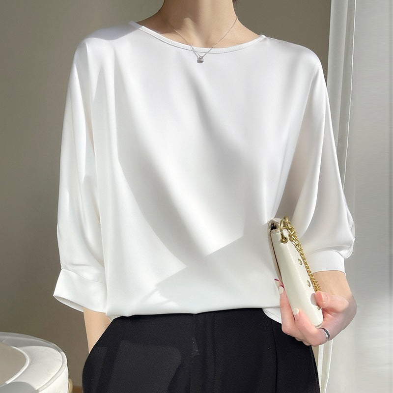 Blusa Donna in Seta Ghiacciata Satinata con Scollo Tondo – Leggera ed Elegante