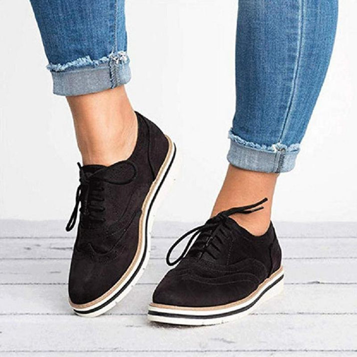 Sneakers da donna con lacci e decorazioni brogue- calzature eleganti e comode