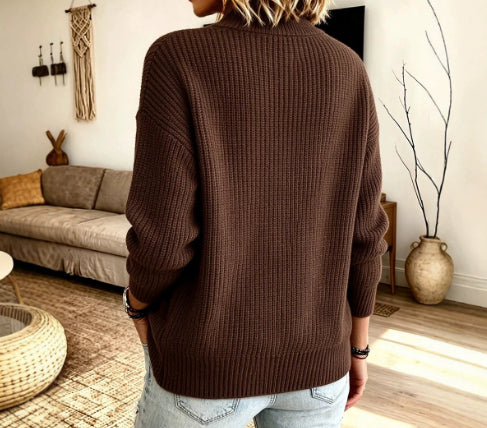 Women's ribbed sweater with asymmetrical zipper – Modern and comfortable