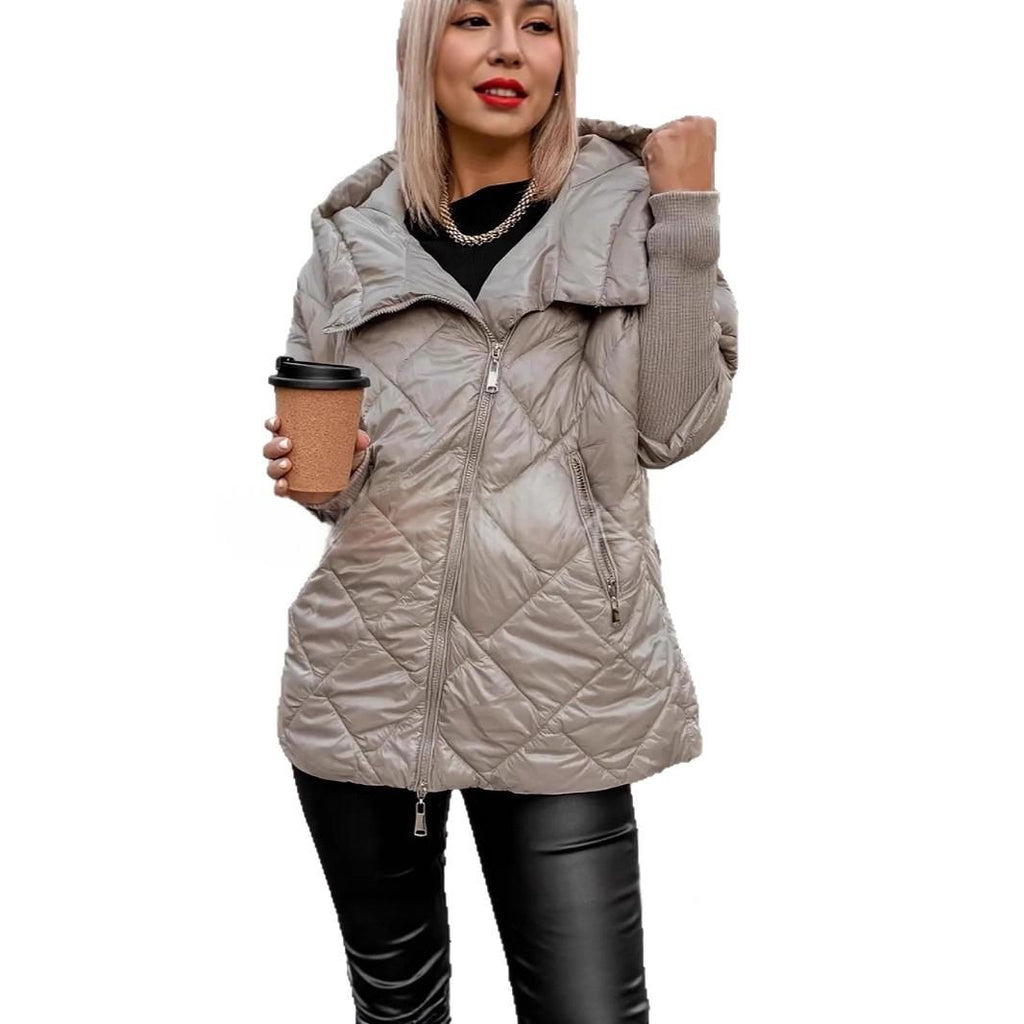 Giacca Puffer Donna con Cappuccio e Zip – Elegante Stile Patchwork Invernale