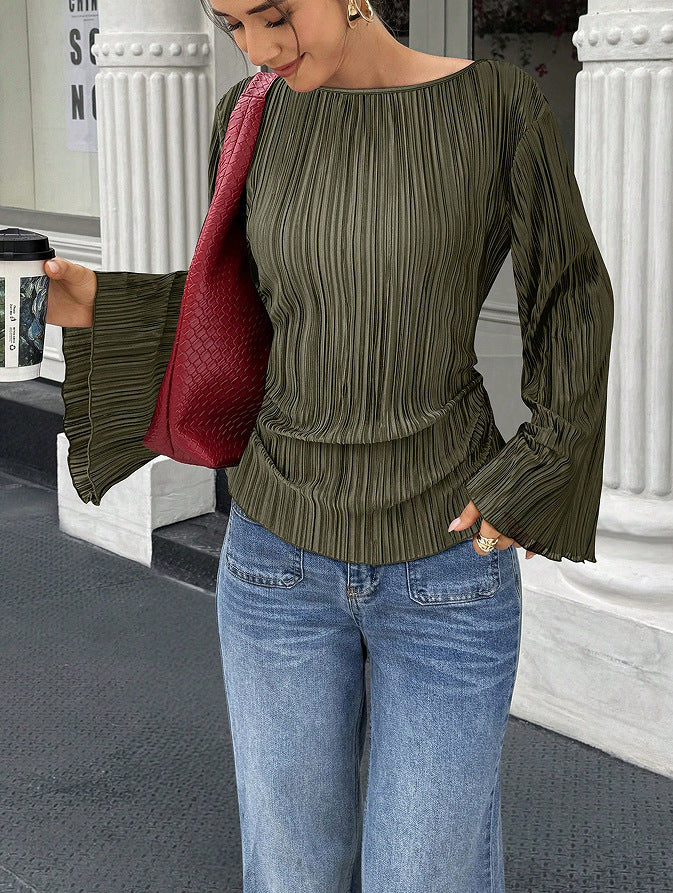 Women's pleated shirt with a defined waist - Casual and elegant