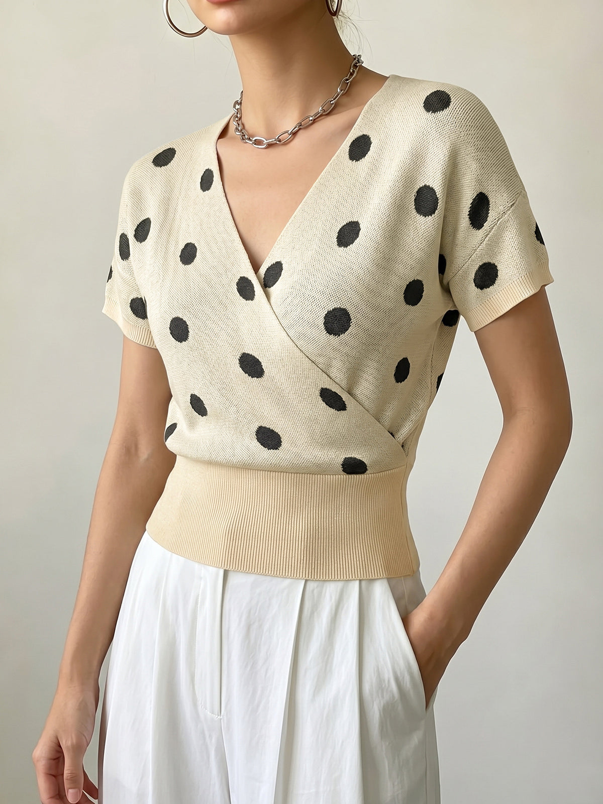 Top femme en maille à col V à pois - Léger et ravissant