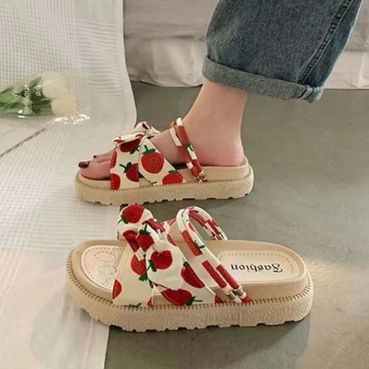 Sandali con piattaforma di sostegno alla moda per le donne