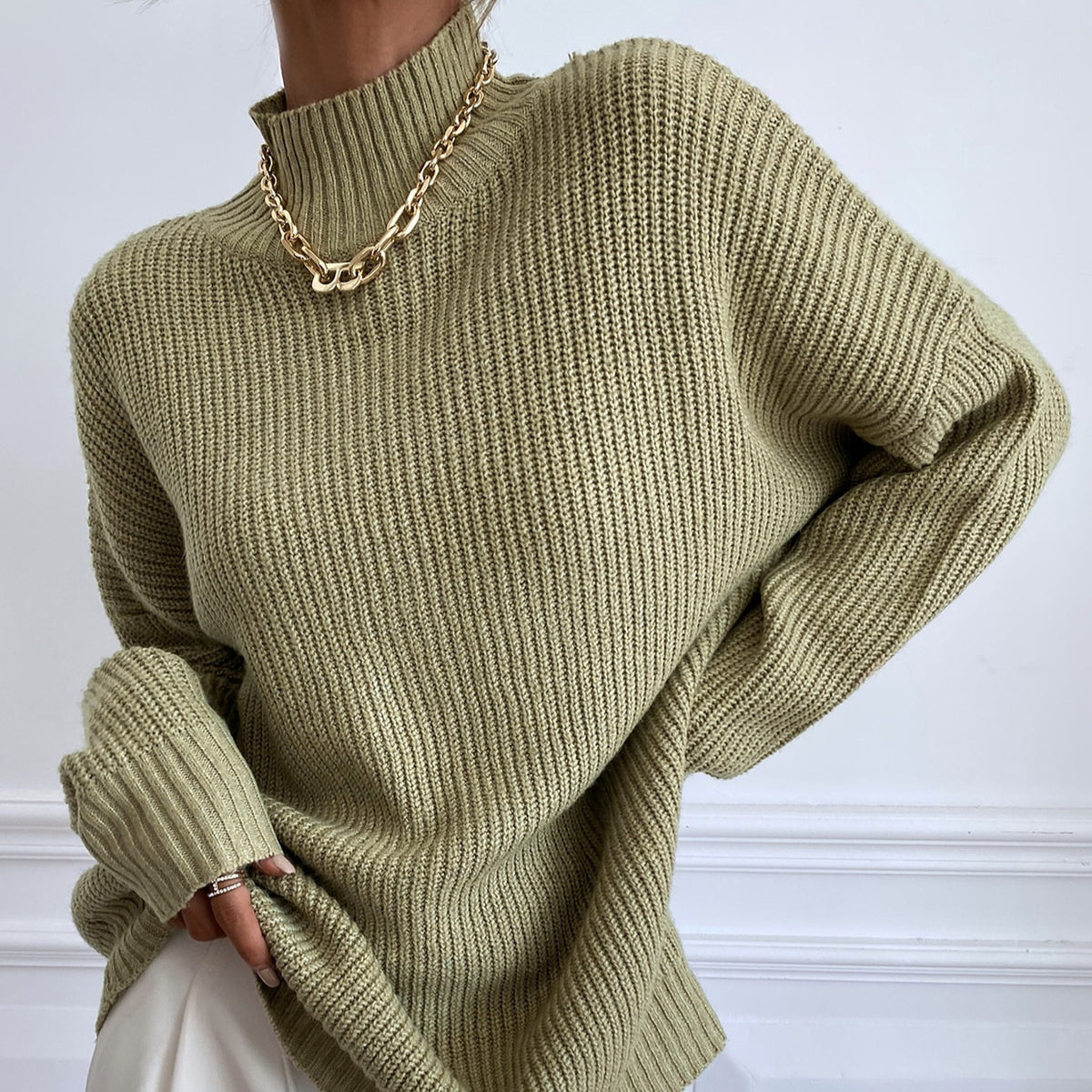 Damesweater med rullekrave og løs pasform - Minimalistisk og varm