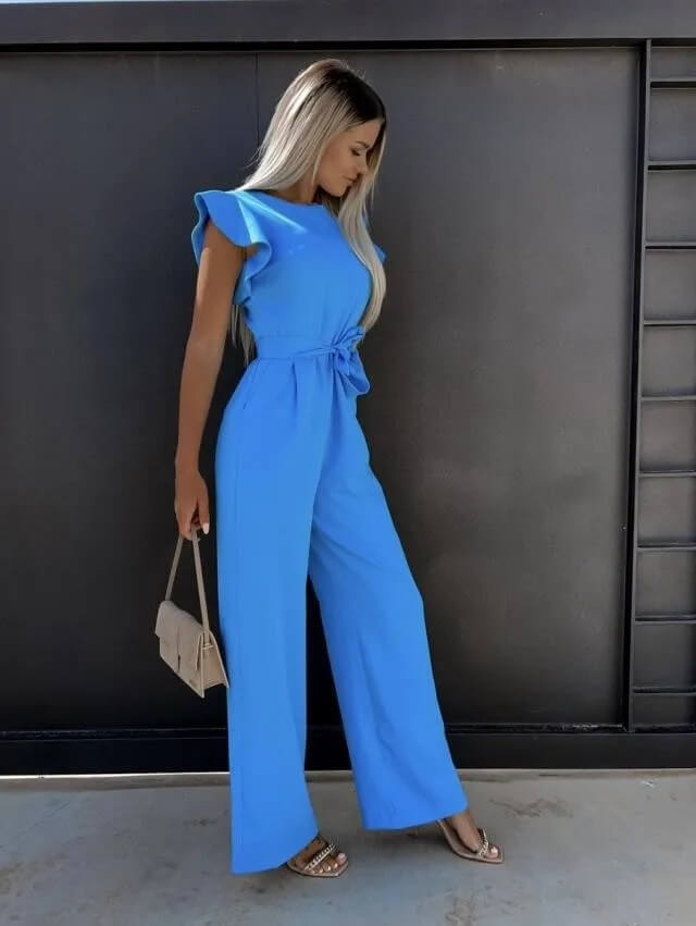 Tuta comoda ed elegante da donna con maniche arricciate