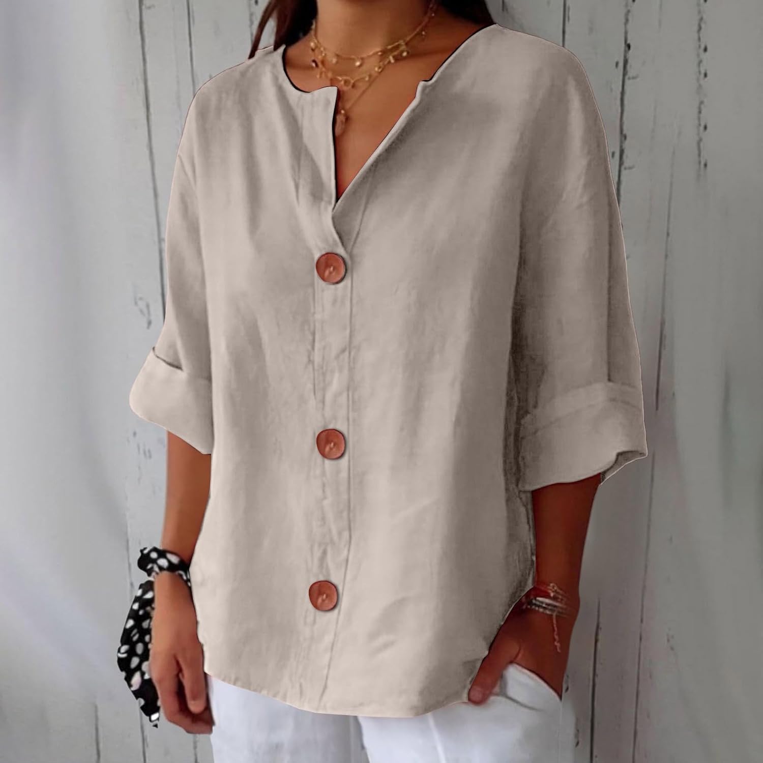 Blusa Gretel in lino beige con bottoni e collo alla coreana
