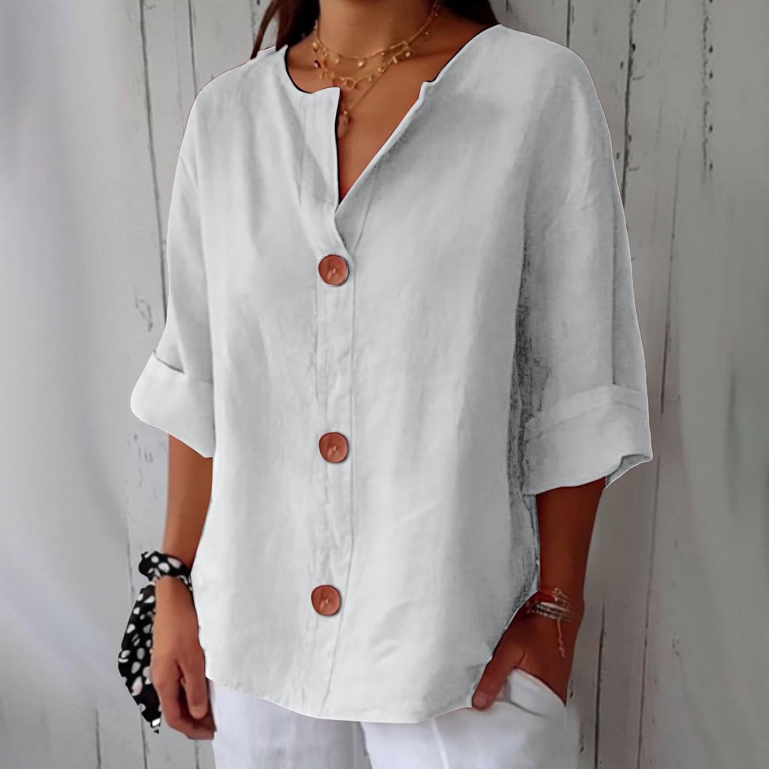 Blusa Gretel in lino beige con bottoni e collo alla coreana