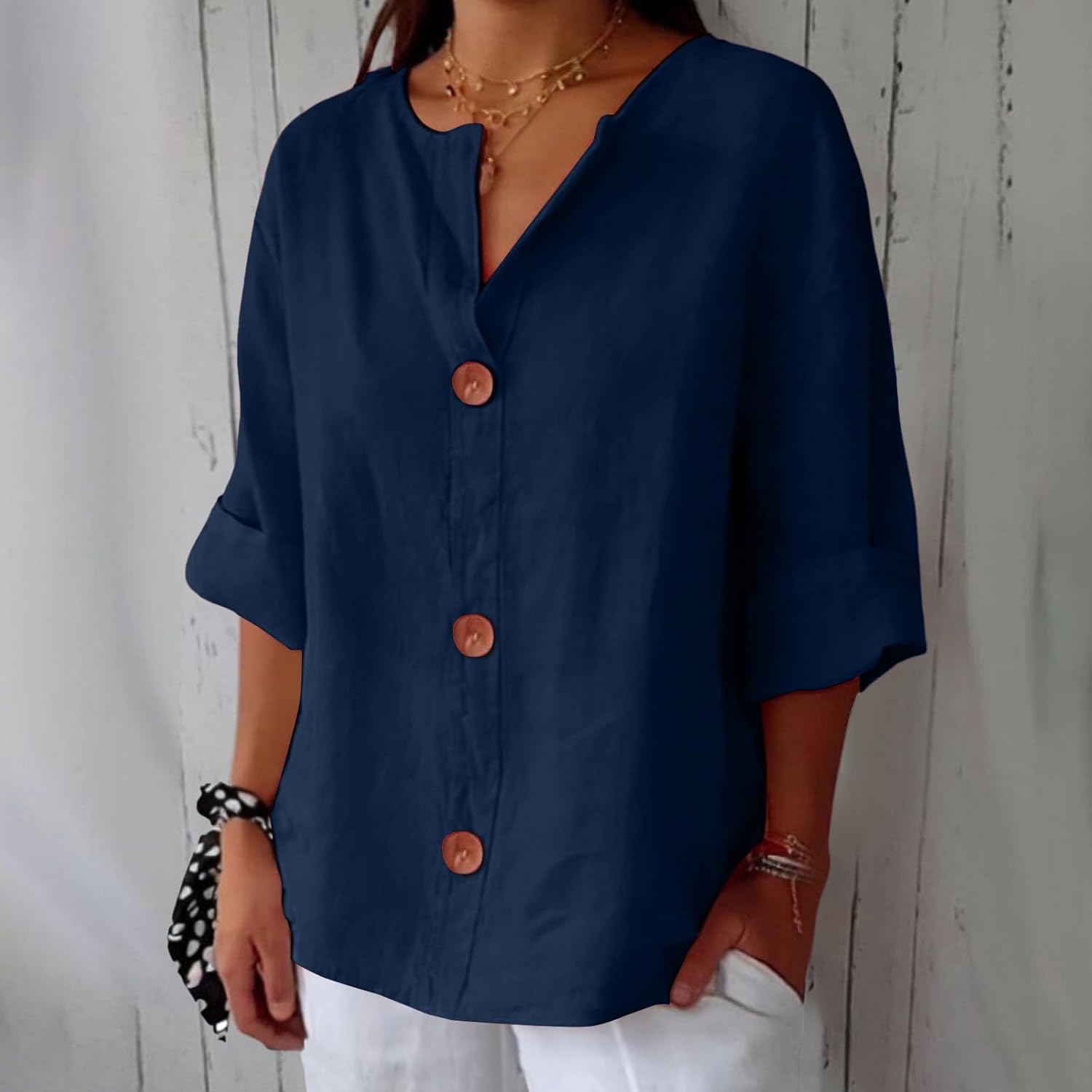 Blusa Gretel in lino beige con bottoni e collo alla coreana