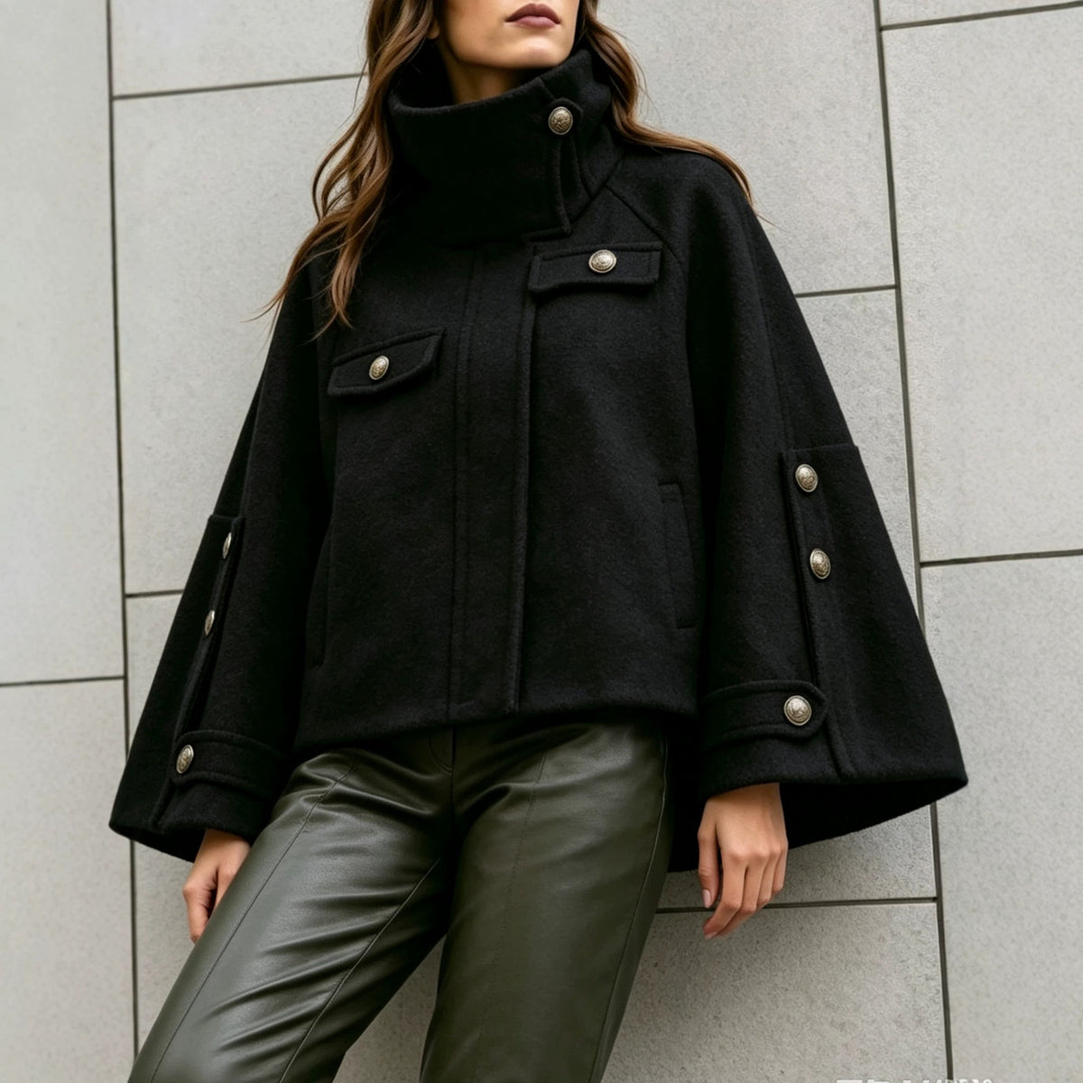 Cappotto corto donna ampio a collo alto - Elegante e caldo