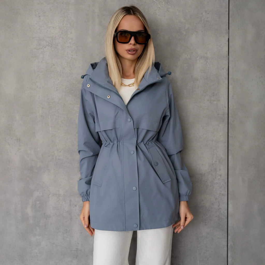 Chaqueta deportiva de mujer con capucha: informal, cómoda y versátil