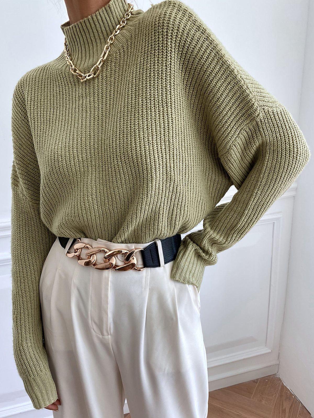 Damesweater med rullekrave og løs pasform - Minimalistisk og varm