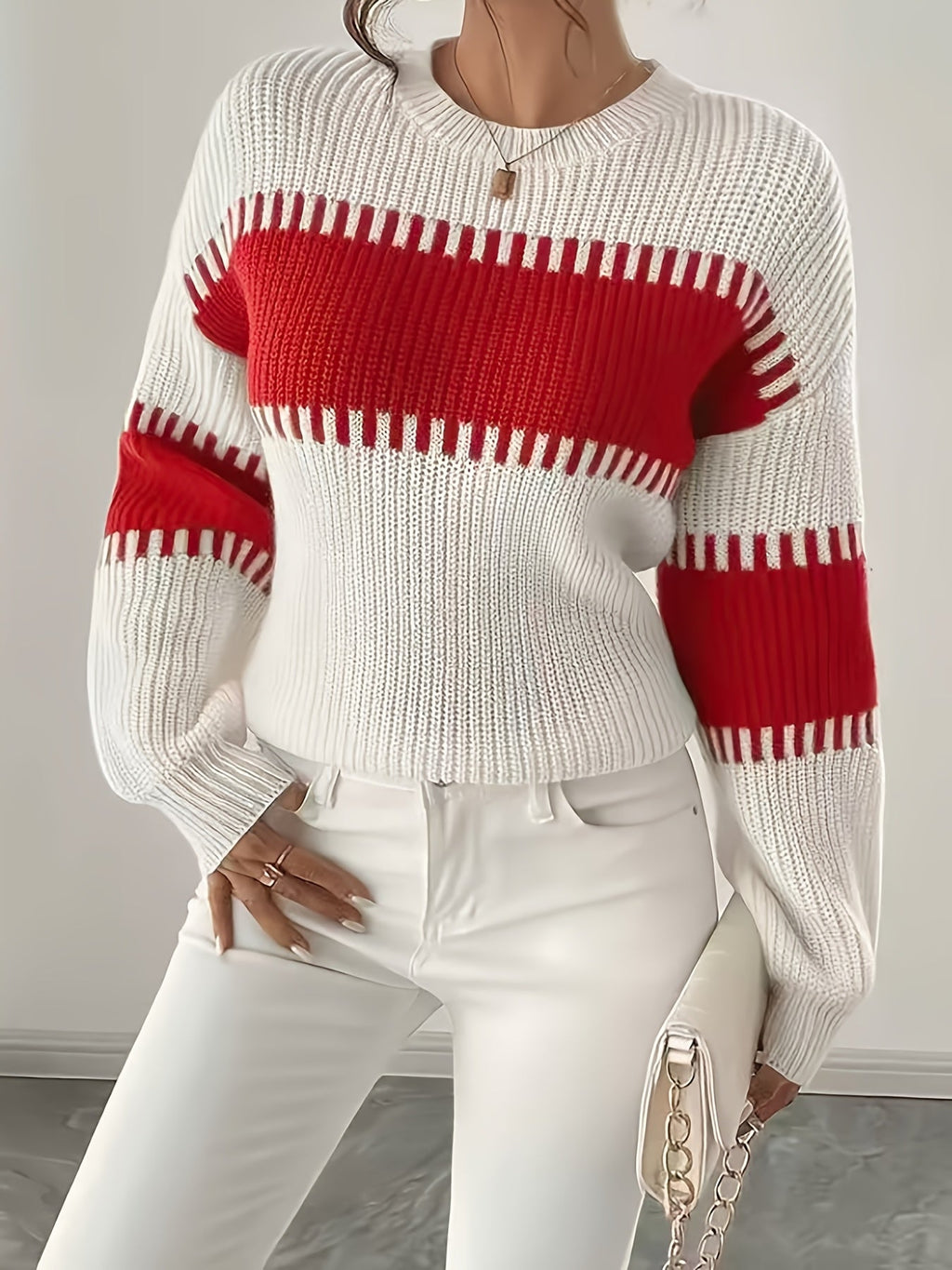 Stribet damesweater i colorblock – Moderne og blød