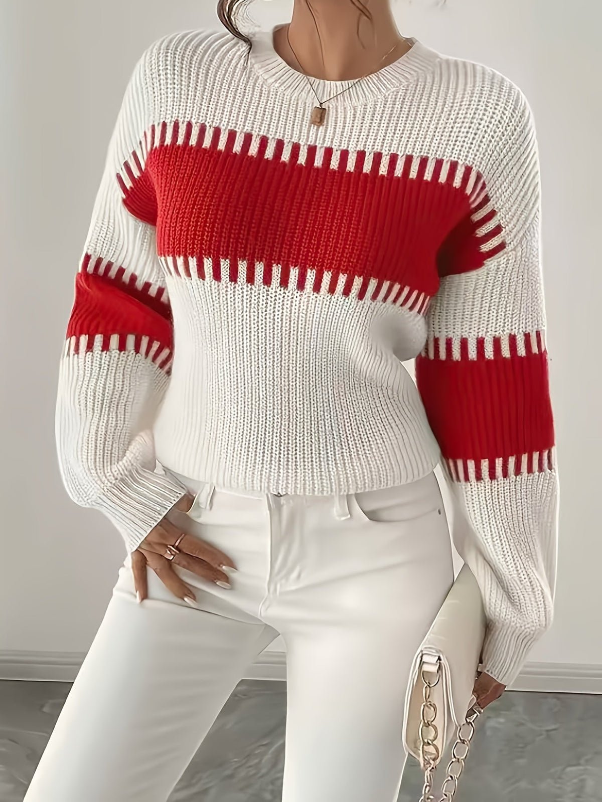 Stribet damesweater i colorblock – Moderne og blød