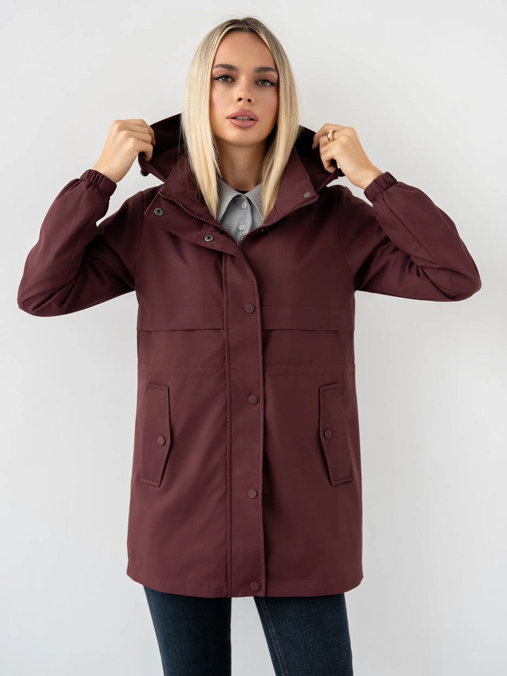 Chaqueta deportiva de mujer con capucha: informal, cómoda y versátil